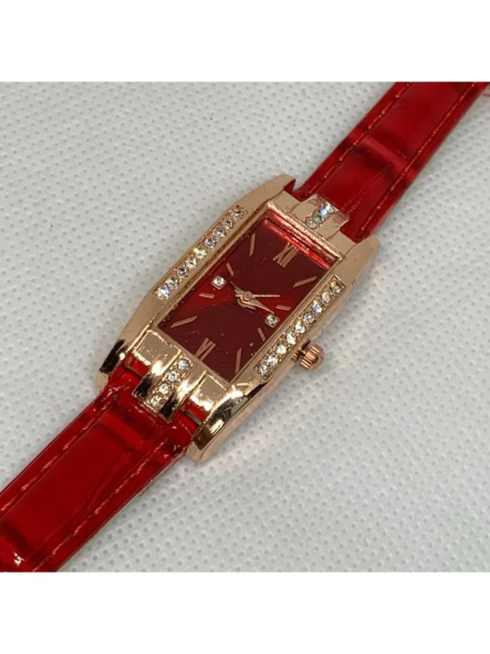 Women’s quartz watch rose gold tone 19mm rhinestones red dial leather running